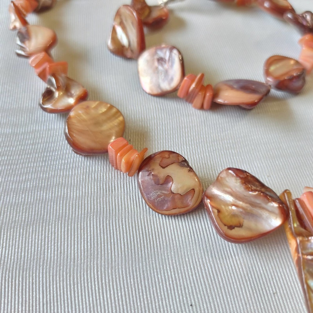 Mother of Pearl Shell Chip Iridescent Golden Copper Jewelry Set - Picture 3 of 10